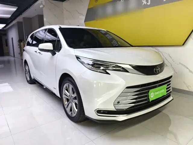 Toyota Sienna — Фото автомобиля 3