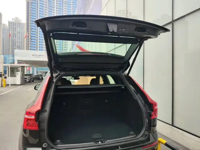 Volvo XC60 — Фото автомобиля 18