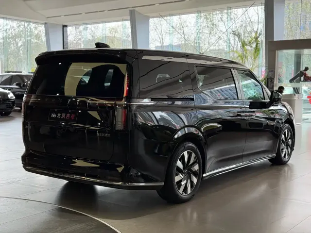 Volvo EM90 — Фото автомобиля 8