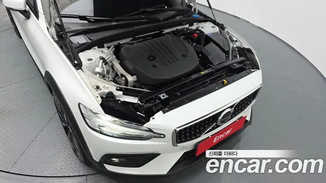 Вольво V60 V60 Cross Country 2 поколение B5 Ultimate AWD — Фото автомобиля 6