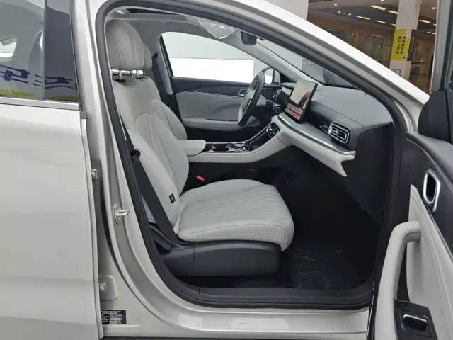 Geely Galaxy Stellar 6 — Фото автомобиля 8