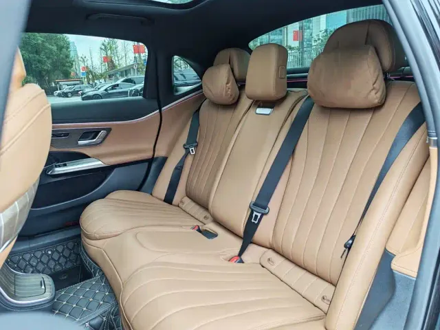 Mercedes-Benz E-Class — Фото автомобиля 16