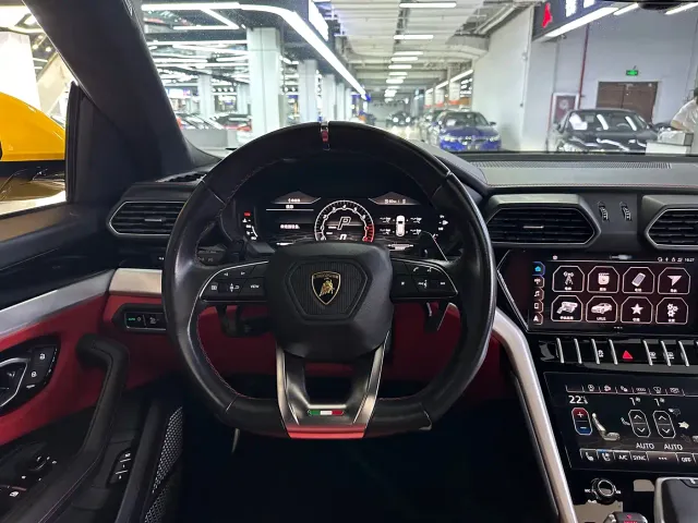 Lamborghini Urus — Фото автомобиля 9