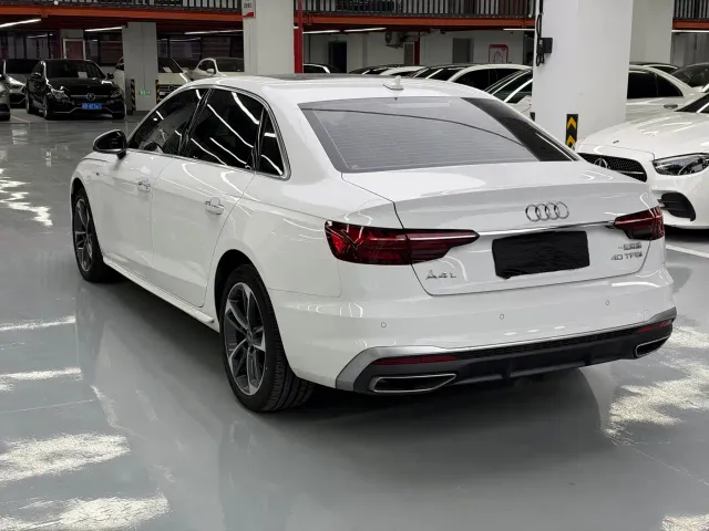 Audi A4L — Фото автомобиля 16