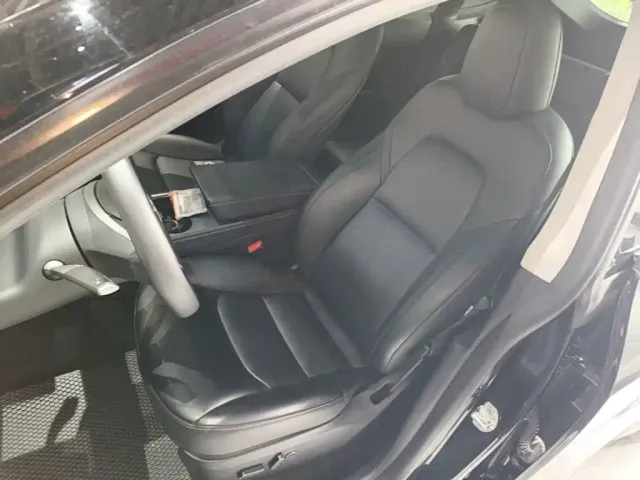 Tesla Model Y — Фото автомобиля 14