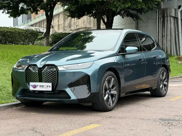 Фотография автомобиля — BMW iX
