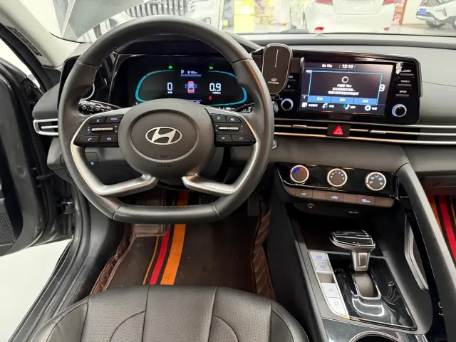 Hyundai Elantra — Фото автомобиля 9