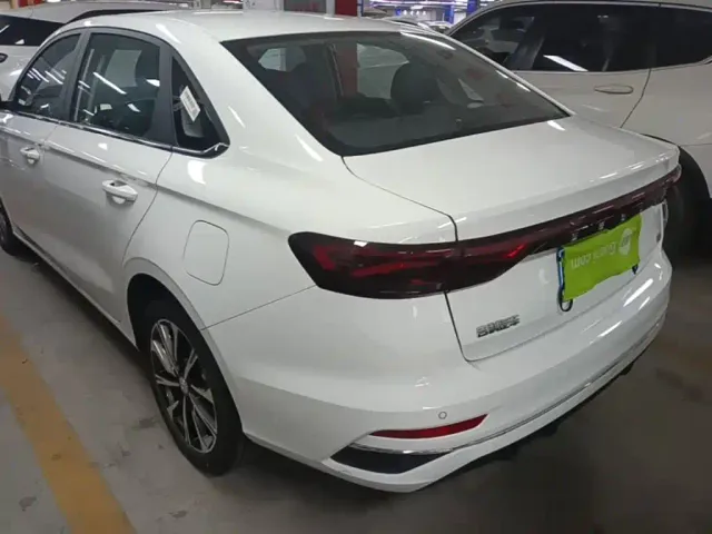 Geely Emgrand — Фото автомобиля 4
