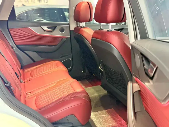 Hongqi HS5 — Фото автомобиля 7