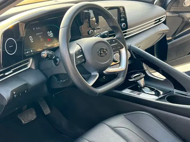 Hyundai Elantra — Фото автомобиля 13