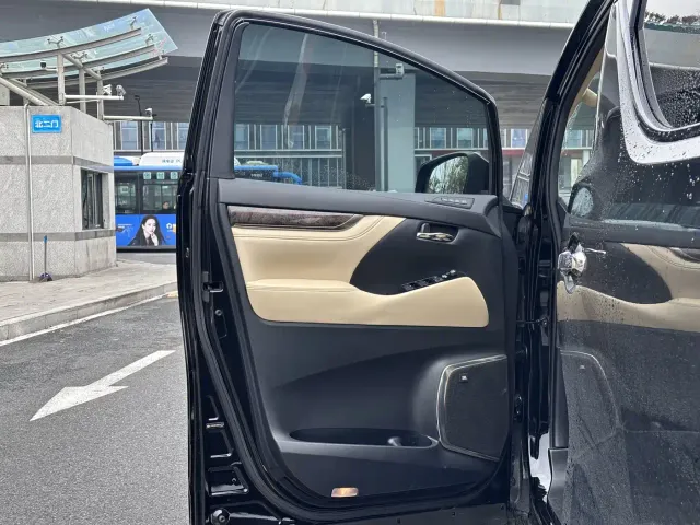 Toyota Vellfire — Фото автомобиля 12
