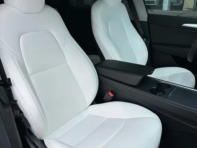 Tesla Model Y — Фото автомобиля 8
