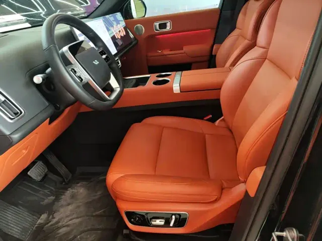 Li Auto L7 — Фото автомобиля 14