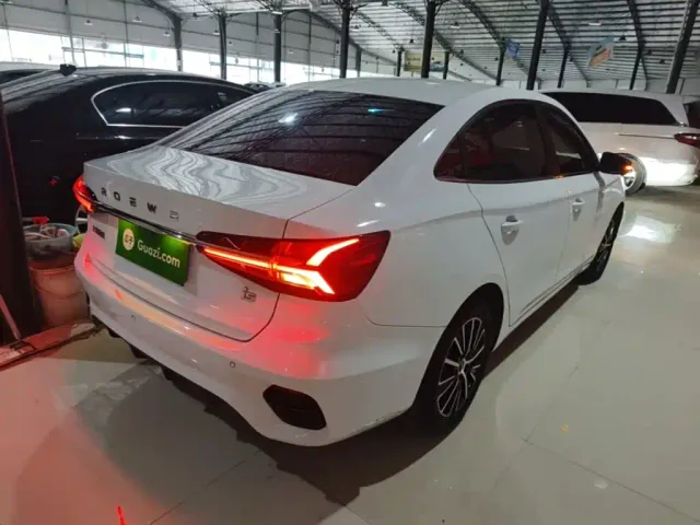 Roewe i5 — Фото автомобиля 6