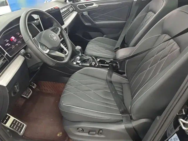 Volkswagen Tiguan L — Фото автомобиля 14