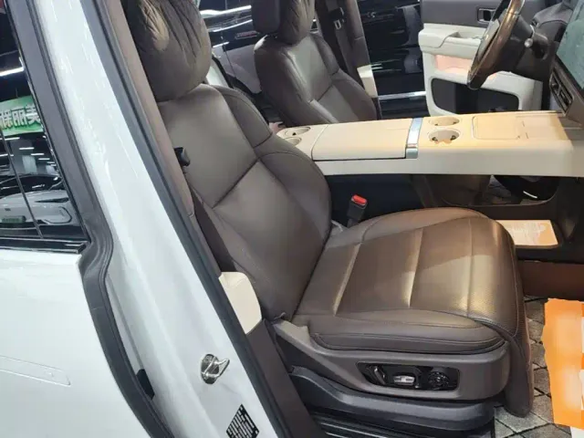 Li Auto MEGA — Фото автомобиля 24