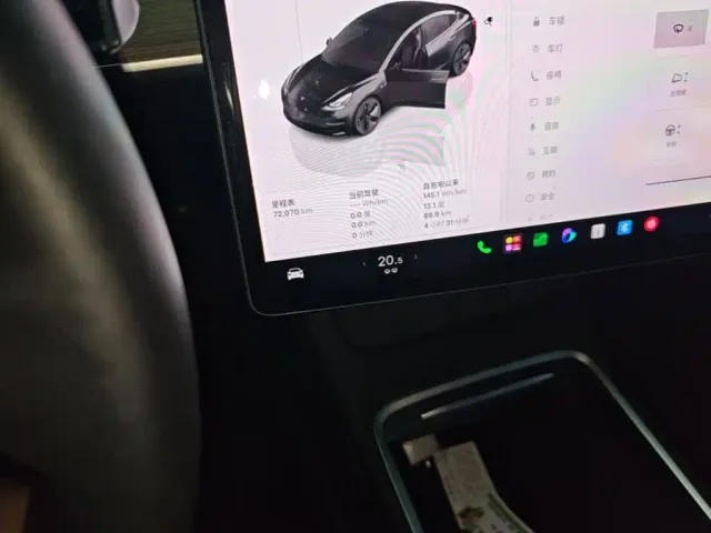Tesla Model 3 — Фото автомобиля 11