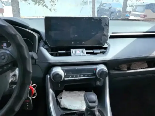 Toyota RAV4 — Фото автомобиля 13