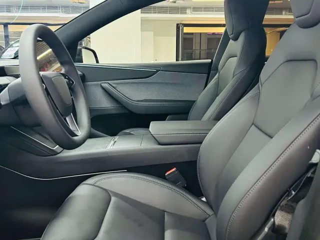 Tesla Model Y — Фото автомобиля 6