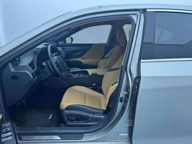 Lexus ES — Фото автомобиля 5