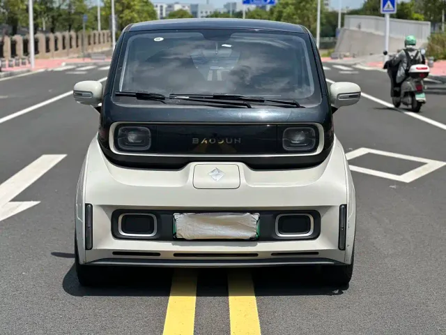 Baojun KiWi EV — Фото автомобиля 2