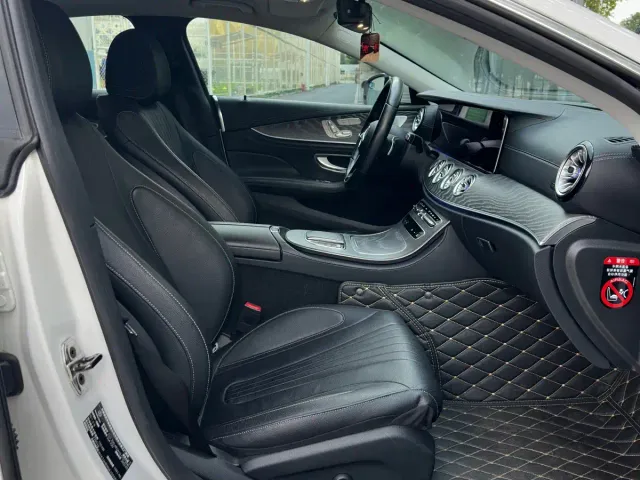 Mercedes-Benz CLS-Class — Фото автомобиля 13