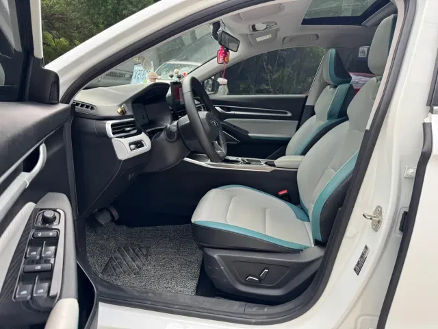 Geely Emgrand — Фото автомобиля 9