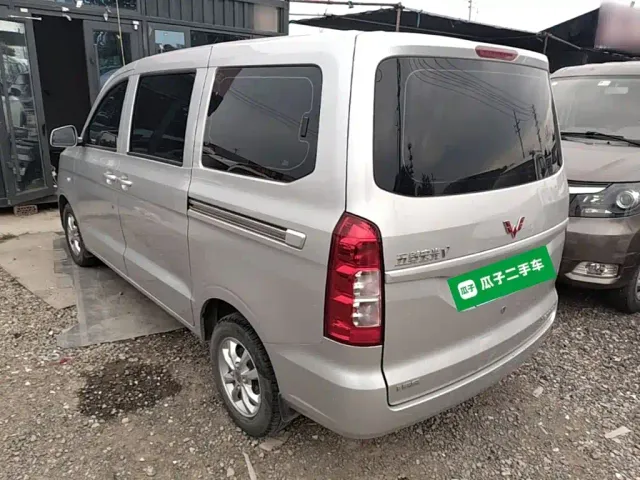 Wuling Hongguang V — Фото автомобиля 22