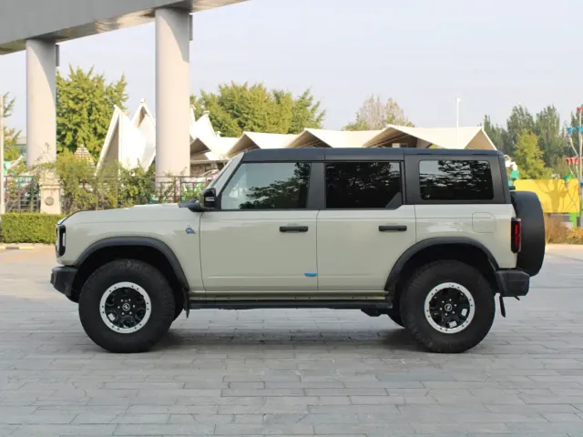 Ford Bronco — Фото автомобиля 3