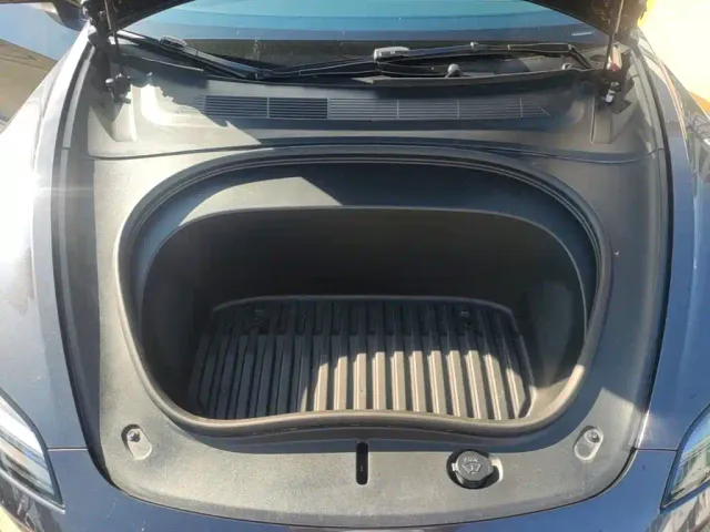 Tesla Model 3 — Фото автомобиля 19