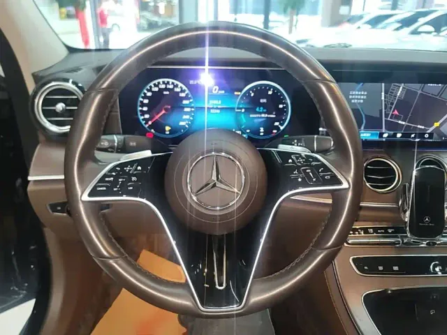 Mercedes-Benz E-Class — Фото автомобиля 10