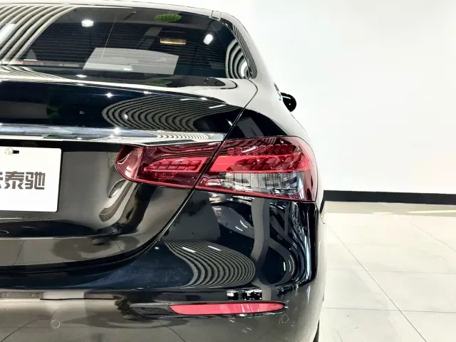 Mercedes-Benz E-Class — Фото автомобиля 8