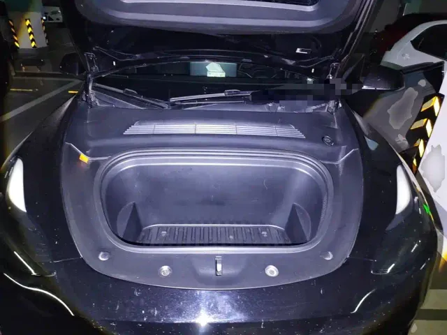 Tesla Model Y — Фото автомобиля 10