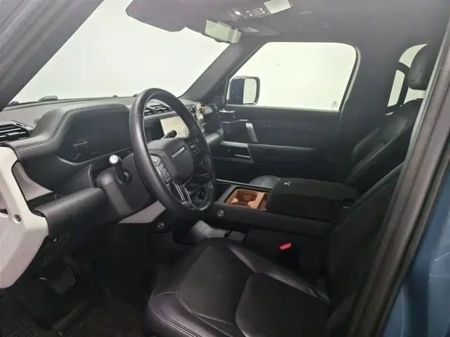 Land Rover Defender — Фото автомобиля 4