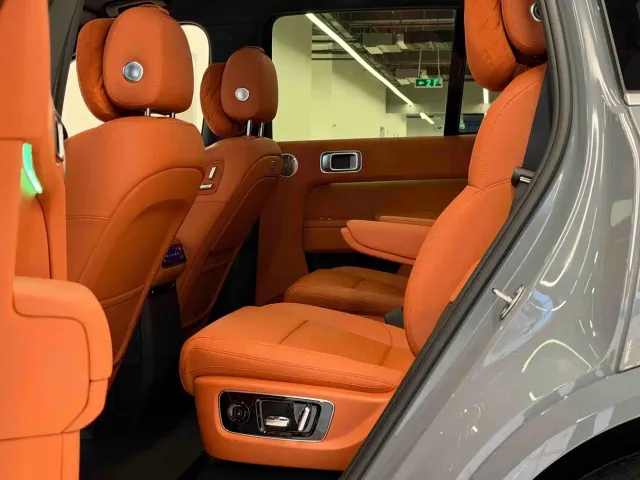 Li Auto L8 — Фото автомобиля 10