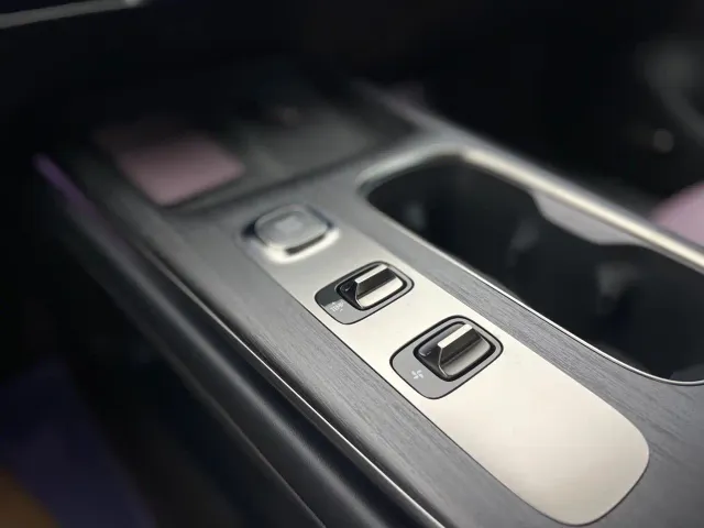 Xiaomi SU7 — Фото автомобиля 13