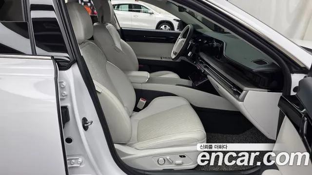 Hyundai Grandeur Grandeur (GN7) 2.5 Бензин 2WD — Фото автомобиля 9