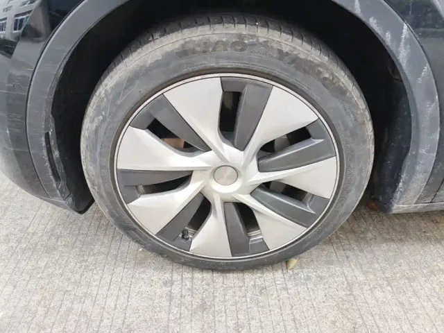 Tesla Model Y — Фото автомобиля 22