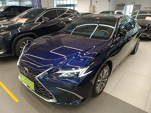 Фотография автомобиля — Lexus ES