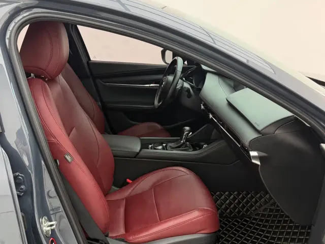 Mazda Axela — Фото автомобиля 10