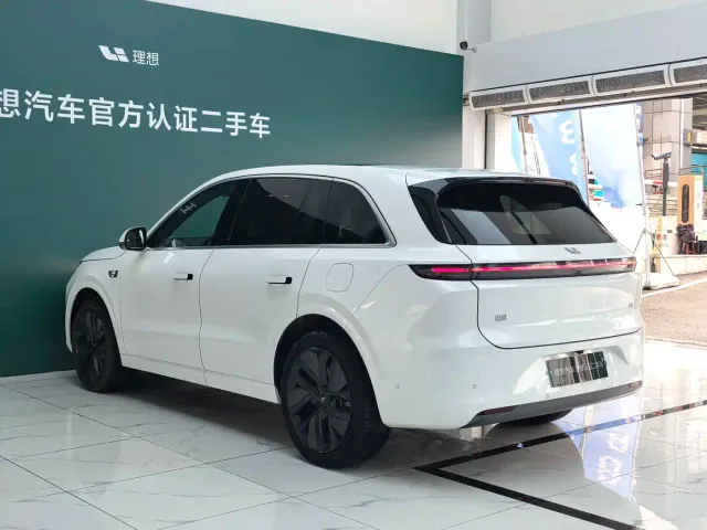 Li Auto L6 — Фото автомобиля 14