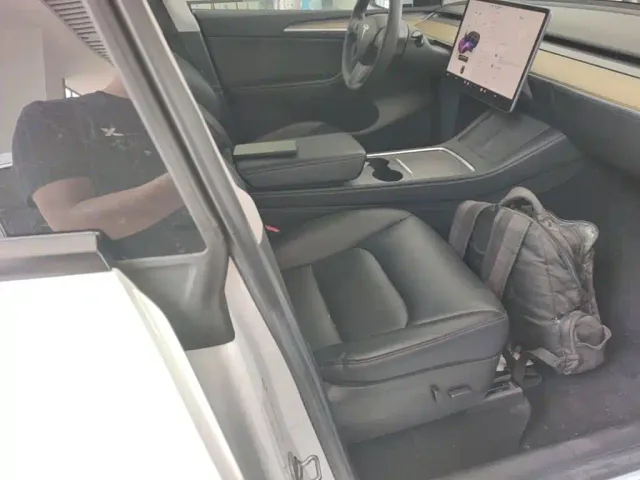 Tesla Model Y — Фото автомобиля 19