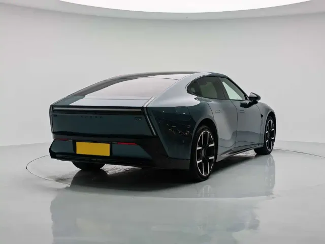 Xpeng P7 — Фото автомобиля 5