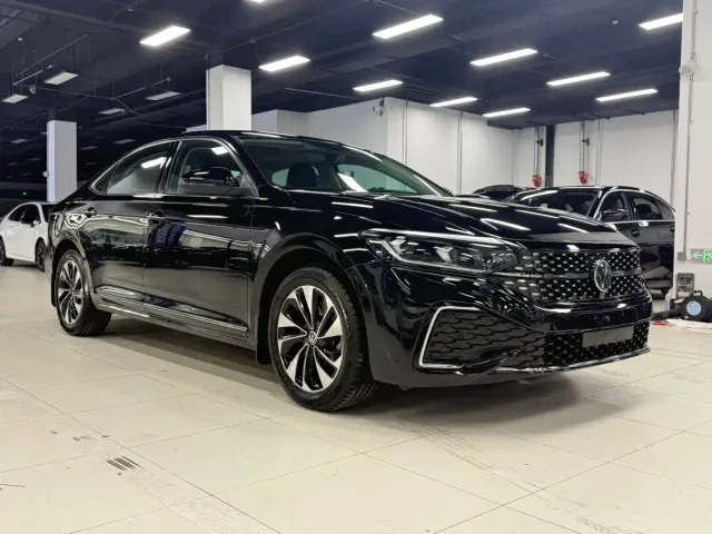 Volkswagen Passat — Фото автомобиля 3