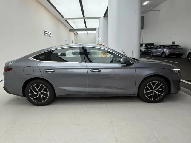 BYD Qin L — Фото автомобиля 9