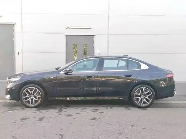 BMW i5 — Фото автомобиля 2