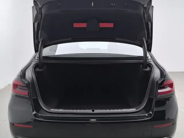 BMW 5 Series — Фото автомобиля 16