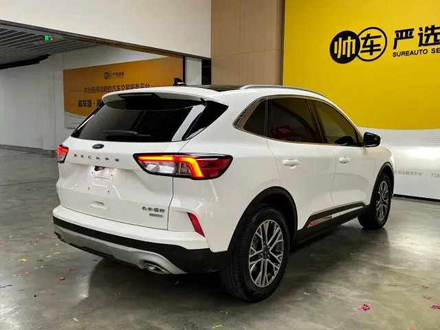 Ford Escape — Фото автомобиля 4