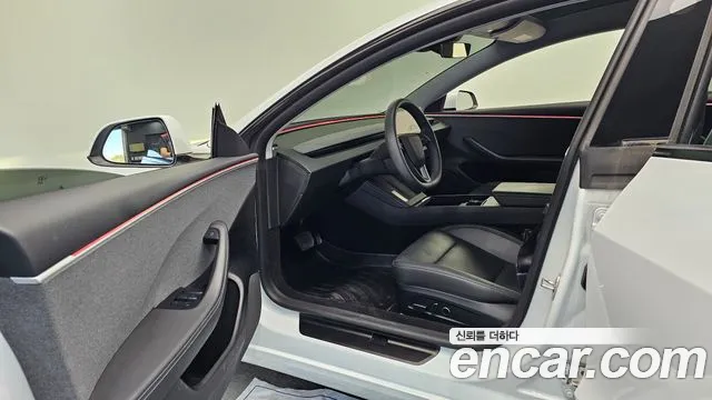 Tesla Model 3 — Фото автомобиля 15