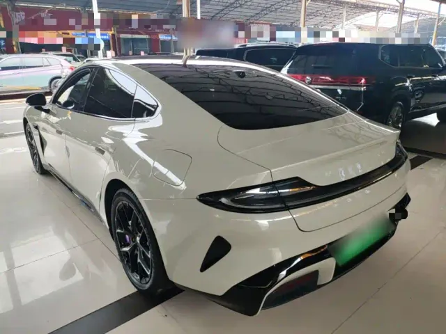Xiaomi SU7 — Фото автомобиля 4